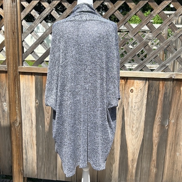 Happening in the Present Open Cardi size Medium - Picture 4 of 5